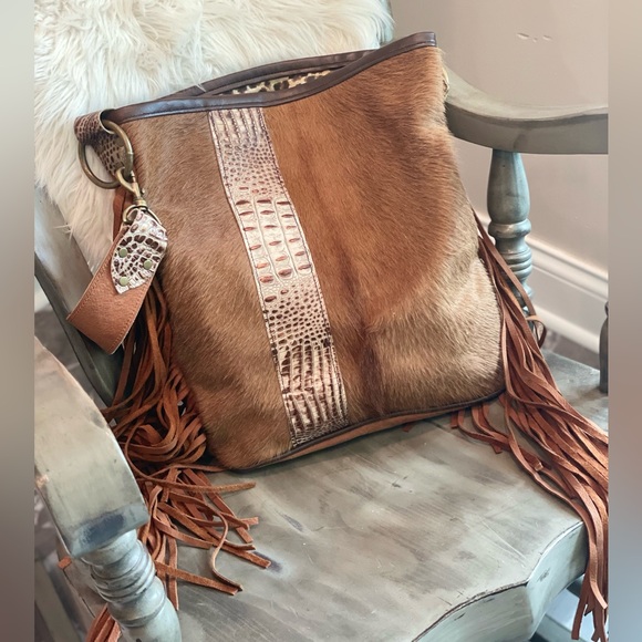 Unleash Your Inner Cowgirl with Our Hair-On-Hide Leather Purse! - Picture 5 of 5
